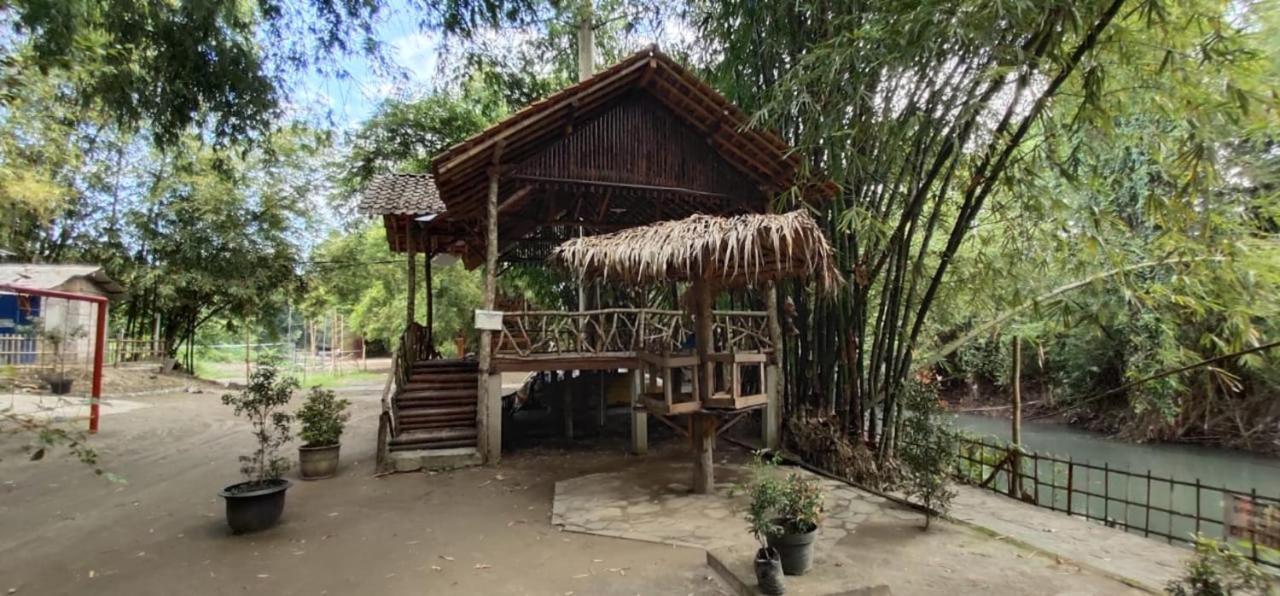 Gerbang Banyu Langit Cottage Bantul Buitenkant foto